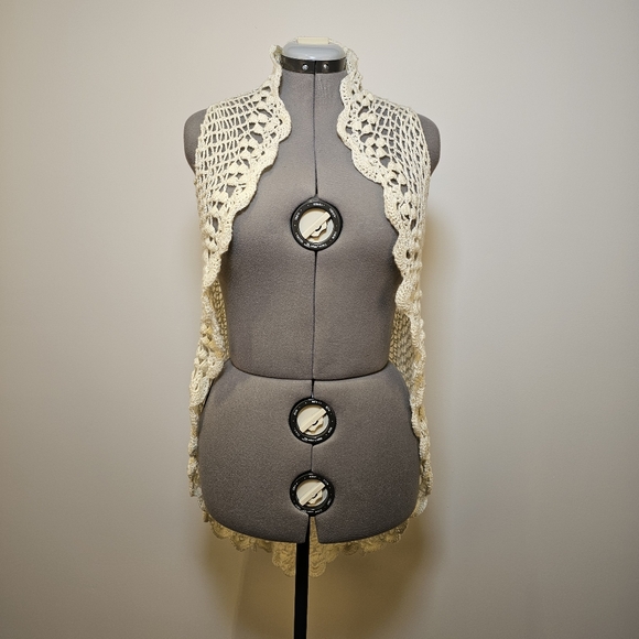 Custom Made creamy white acrylic sleeveless crochet cardigan size M US - Picture 2 of 5